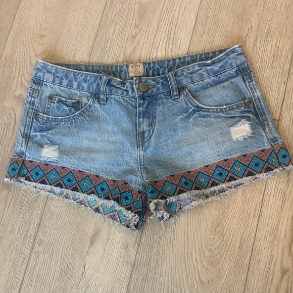 Rip Curl Day Dream Denim Embroidered Low Rise Shorts women’s size 5 color Blue - Picture 1 of 9